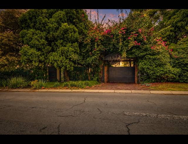 4 BEDROOM GUEST HOUSE FOR SALE IN NORTHCLIFF